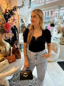 Online Claire Top Black Tops & Blousjes