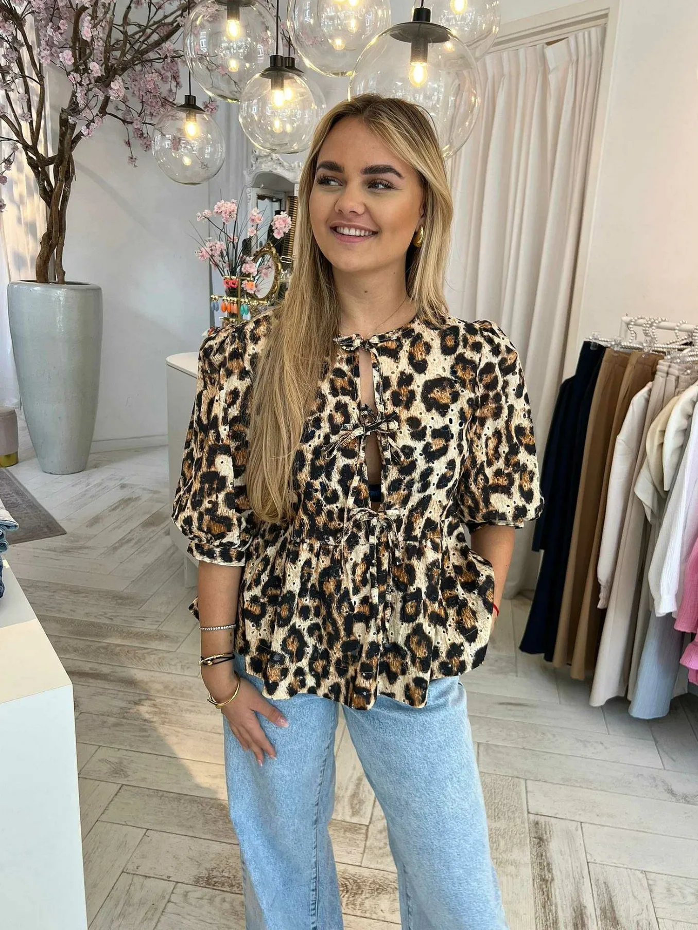 Outlet Hazel Leo Bow Broderie Blouse Tops & Blousjes