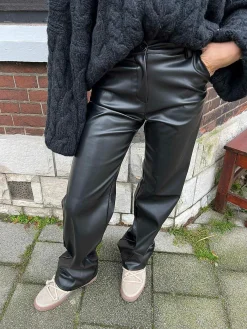 Store Leatherlook Straight Fit Pants Black Broeken