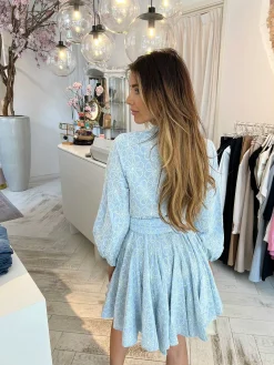 Best Lizzy Flower Broderie Dress Baby Blue Jurken