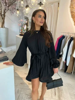 New Mila Plisse Dress Black Jurken